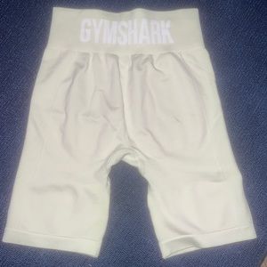 GYM SHARK BIKER SHORTS SIZE M